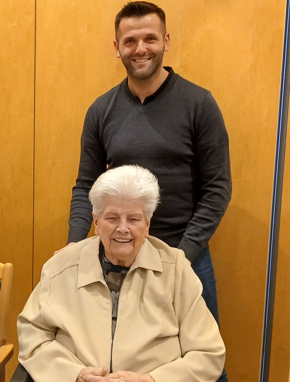 Jubilarin mit Gratulant