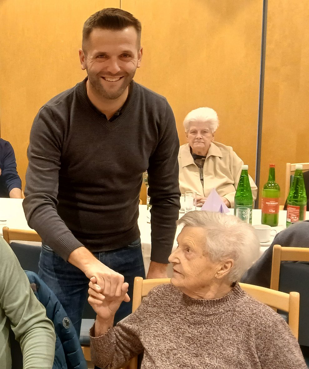 Jubilarin mit Gratulant