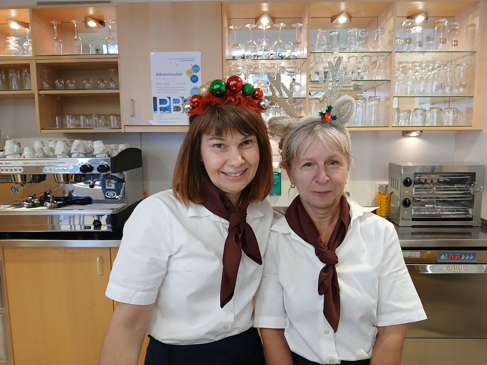 Besucher des Adventmarkts