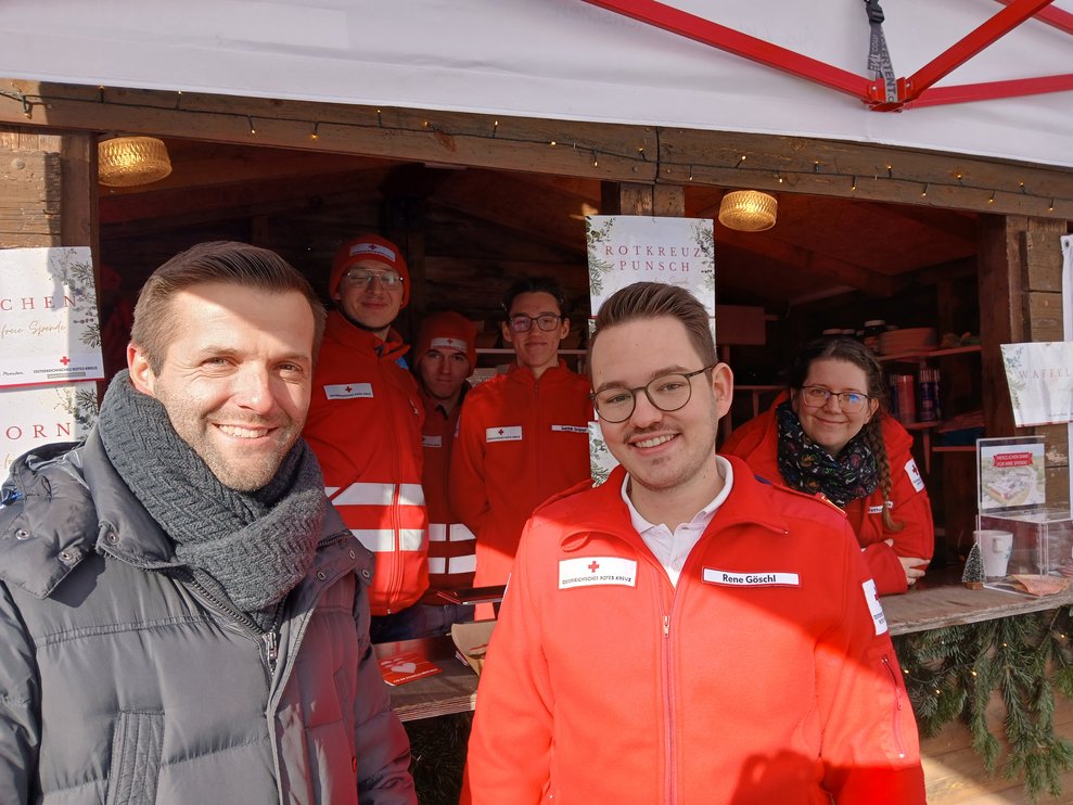 Besucher des Adventmarkts