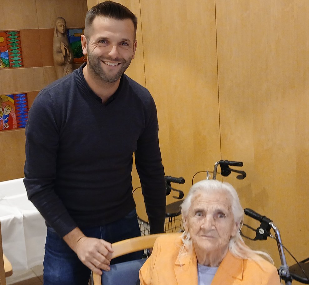 Jubilarin mit Gratulant